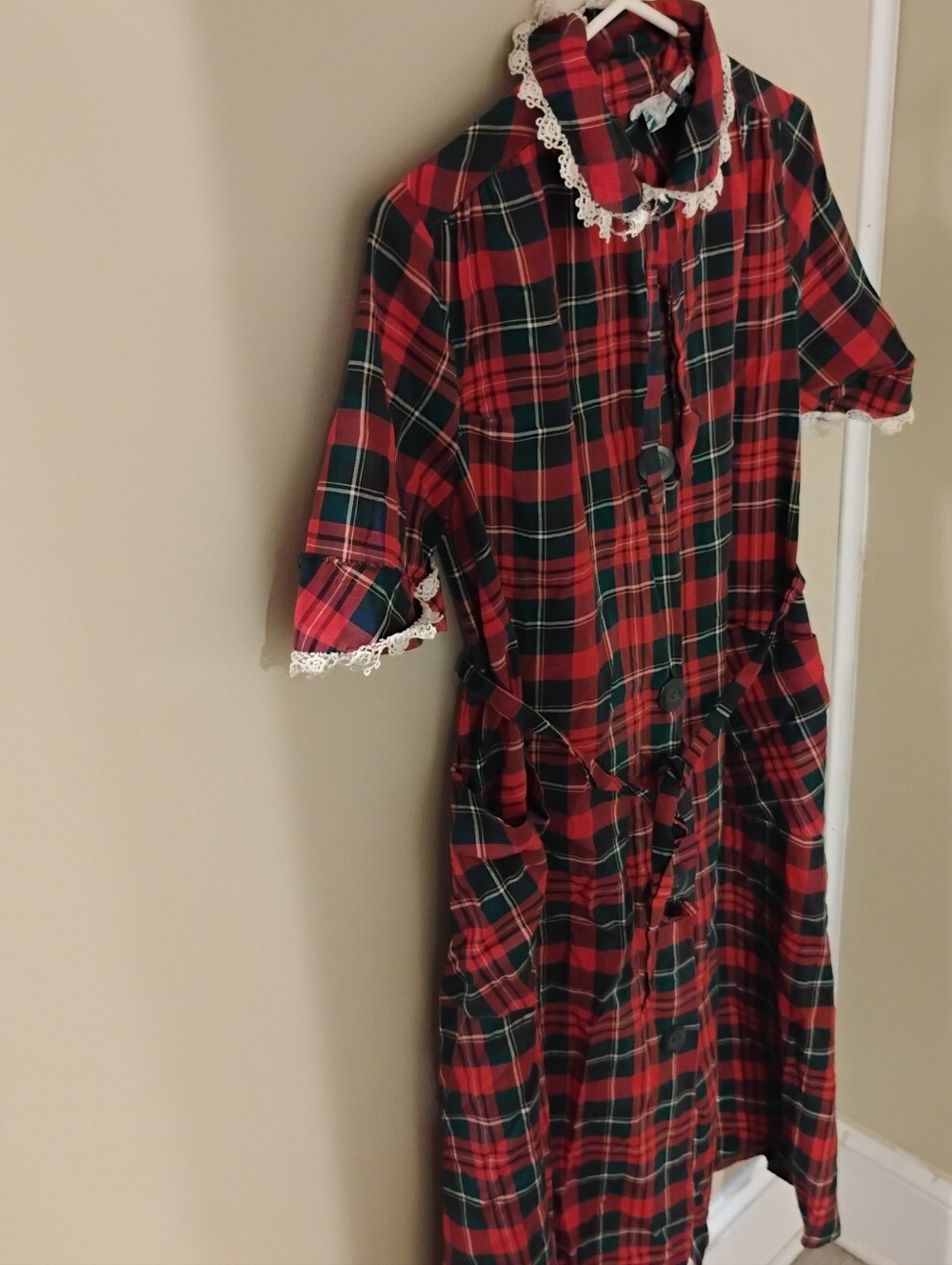 Vintage 1940s 1950s Plaid Roell Buttoned Belted Peter Pan Collar Lounge Dress - Picture 2 of 9